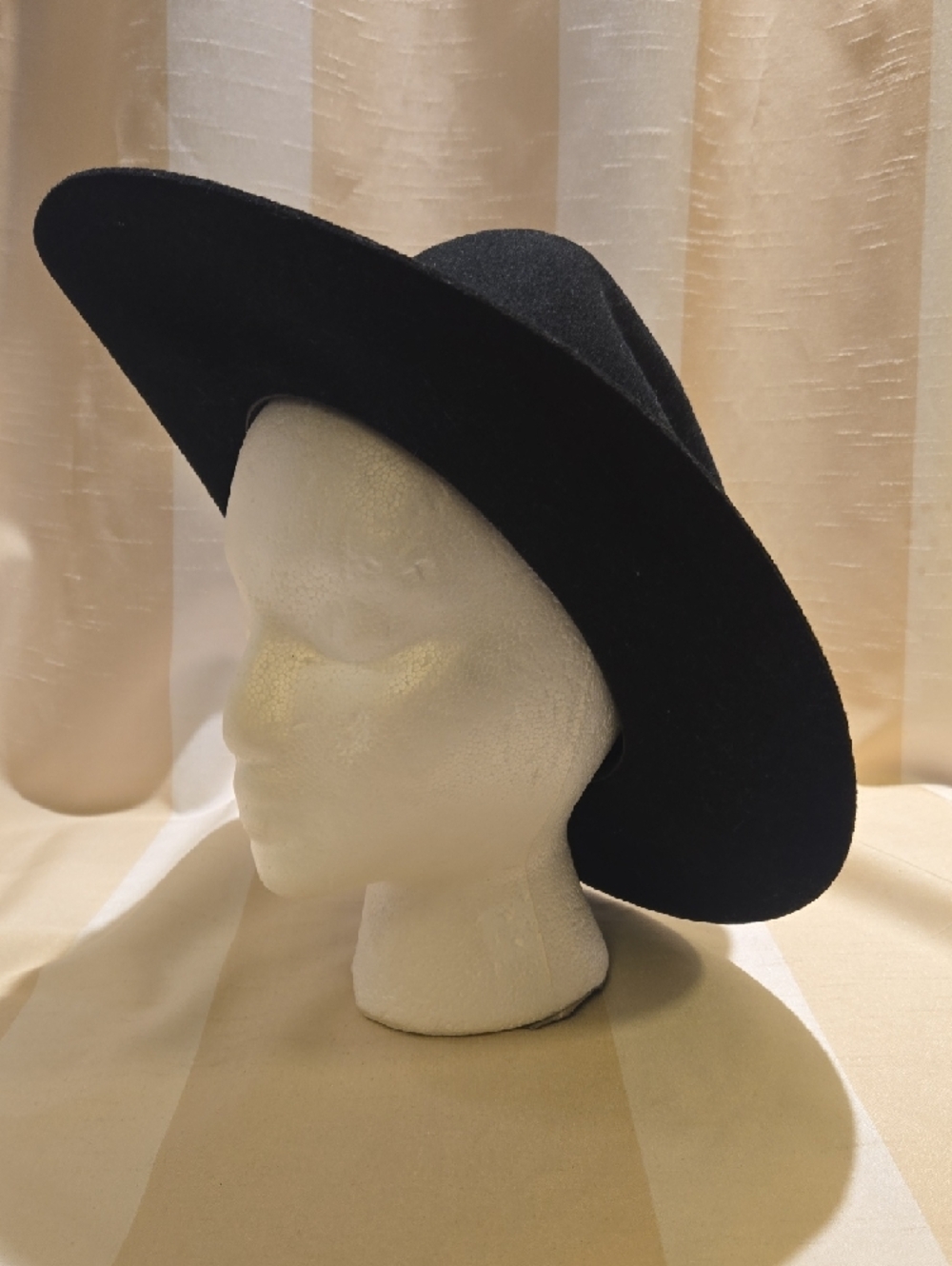 Black Felt Wide-Brim Cowboy Hat with Decorative Band - Picture 12 of 15